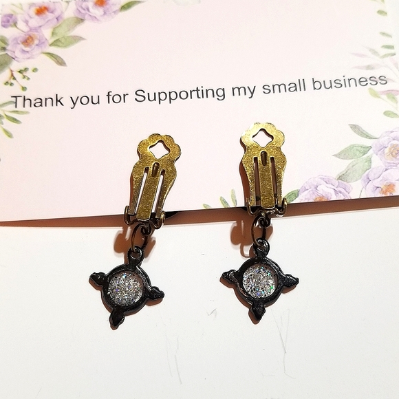 MARILYN  MONROE  MzMax Resin Designs Beautiful Clip on Earrings - Picture 4 of 7